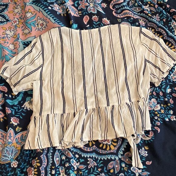 LA Hearts Tie Front Cropped Top - Picture 3 of 3